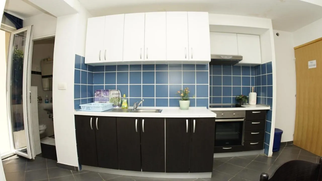 Charming Apartment 3 Sleeps 4 Guests Split