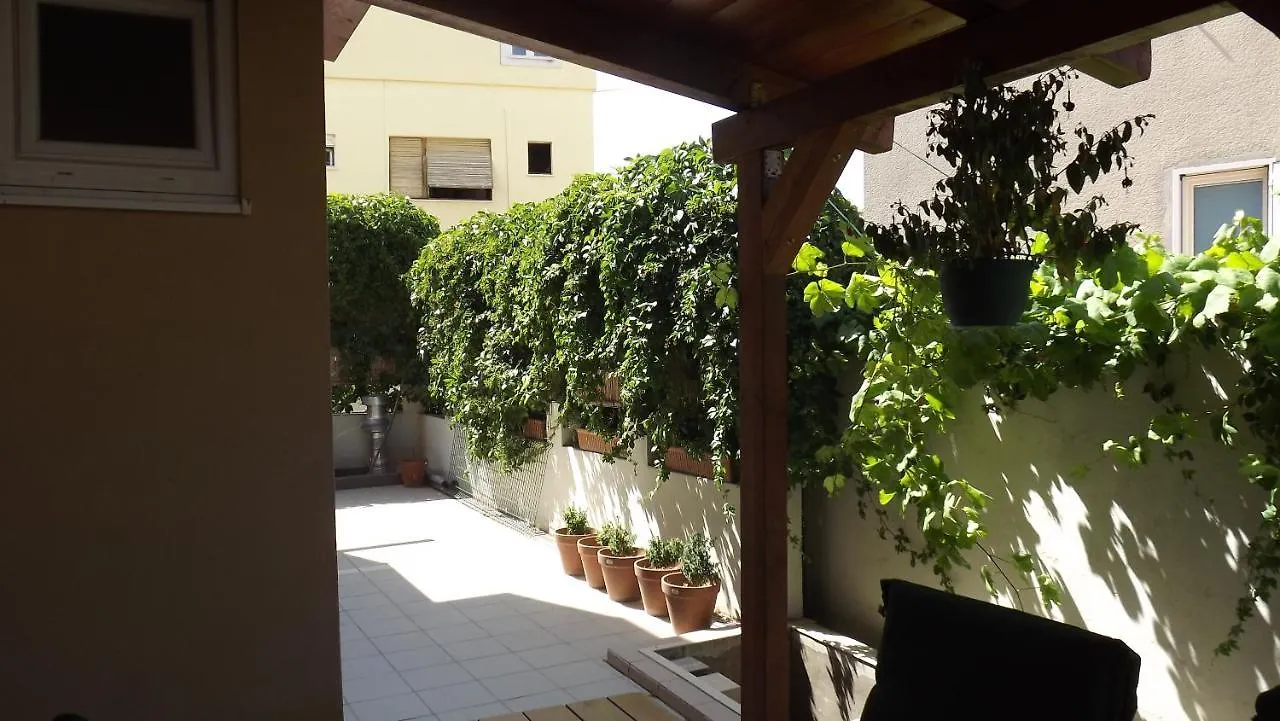 Charming Apartment 3 Sleeps 4 Guests Split