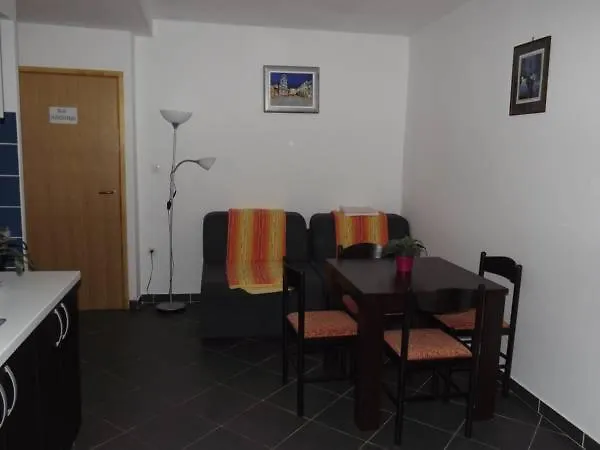 Charming Apartment 3 Sleeps 4 Guests Split