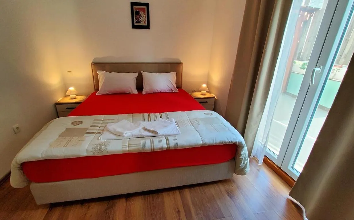 Charming Apartment 3 Sleeps 4 Guests Split 0*,