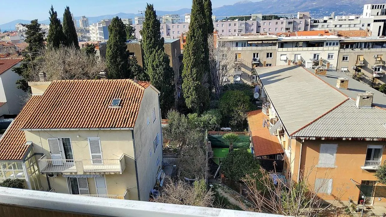Charming Apartment 3 Sleeps 4 Guests Split