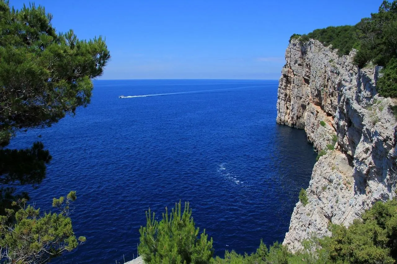Charming Apartment 3 Sleeps 4 Guests Split