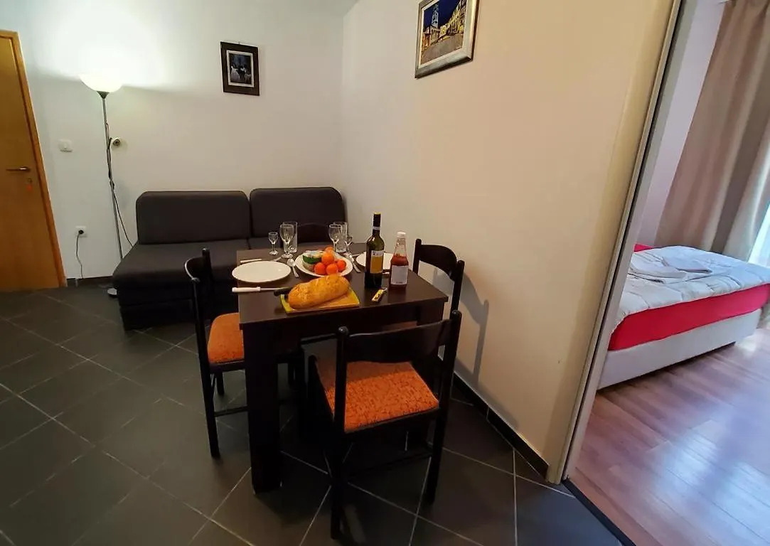 Charming Apartment 3 Sleeps 4 Guests Split